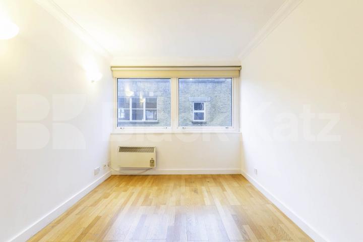 Spacious one double bedroom property set in an amazing location Fitzroy Street, Fitzrovia